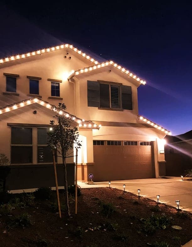 Christmas lights installed by Hernandez Lawnscape on a Baton Rouge home, photo 1
